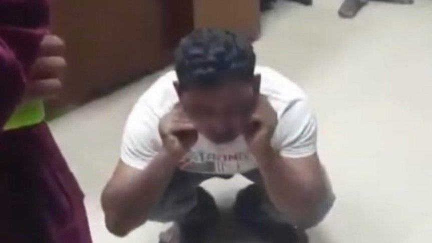 অমানবিকতা রংপুর মেডিকেলে: মায়ের লাশ পেতে পরিচালকের কক্ষে কান ধরে ওঠবস করলেন ছেলে, ১১ ঘণ্টা পর মরদেহ হস্তান্তর