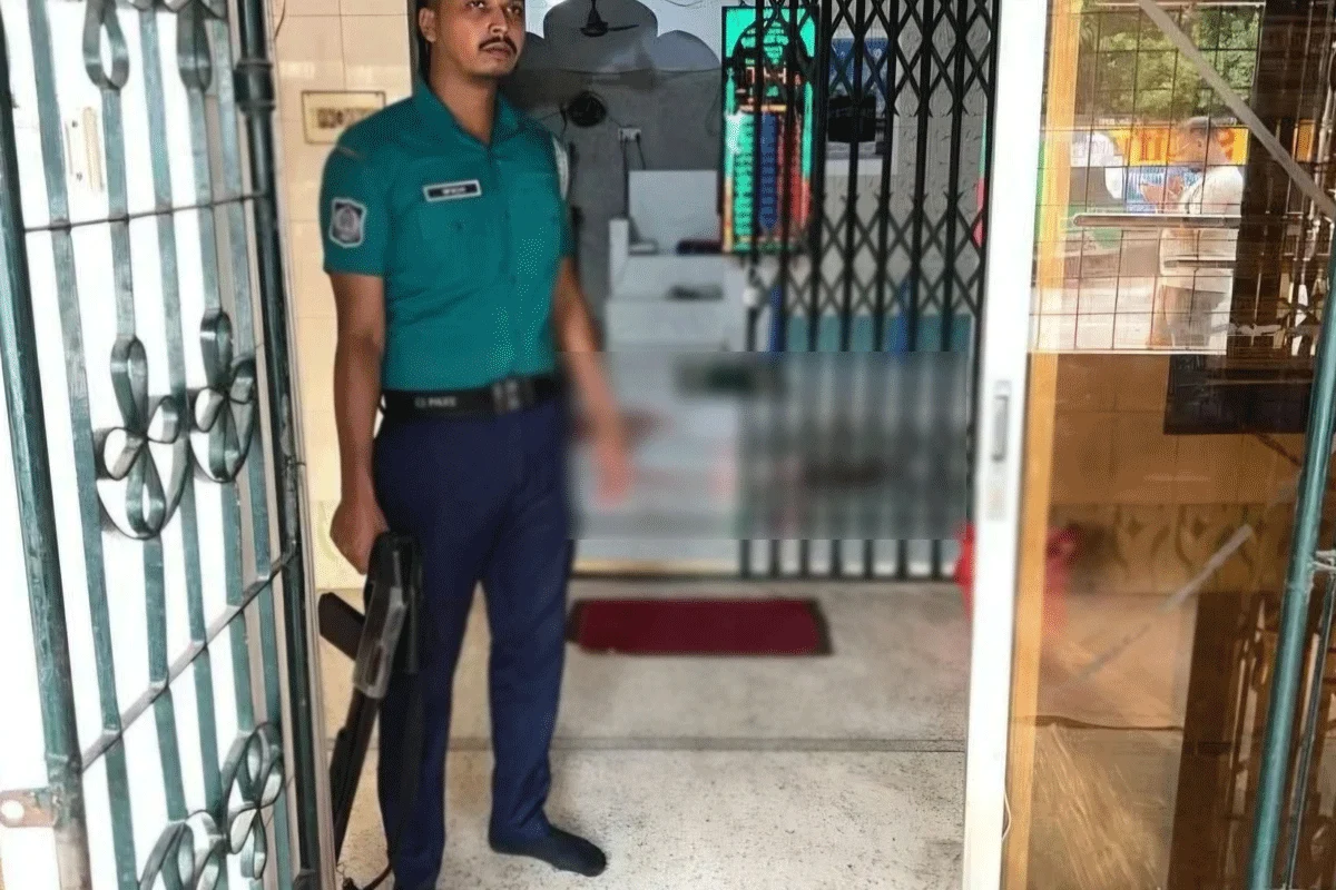 খুলনায় ফজরের নামাজের সময় মসজিদে ঢুকে দুর্বৃত্তদের গুলি, দুই মুসল্লি গুলিবিদ্ধ; আশঙ্কাজনক অবস্থায় একজন ঢাকায়