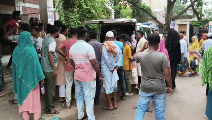 ব্রাহ্মণবাড়িয়ায় পিকআপের ধাক্কায় মা-ছেলেসহ নিহত ৩