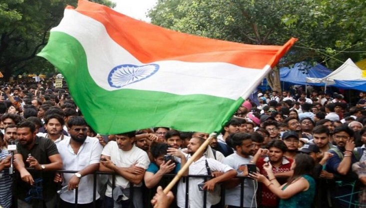 ককরোচ পার্টির কঠোর অবস্থান, পদত্যাগ নিয়ে আপস করবে না