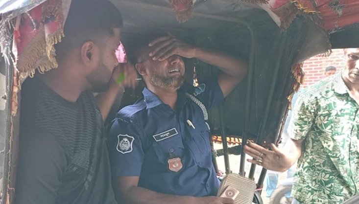 দুর্ঘটনার খবরে উদ্ধারে গিয়ে পুলিশ সদস্য দেখলেন নিহত তারই ছেলে