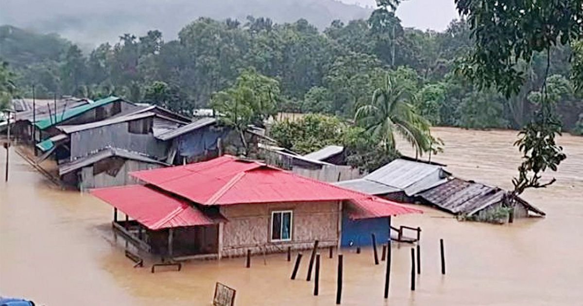 প্রবল বর্ষণ ও পাহাড়ি ঢলে ৭ জেলায় বিপর্যস্ত জনজীবন: বন্যা-ভূমিধসে প্রাণহানি বেড়ে ৪৪