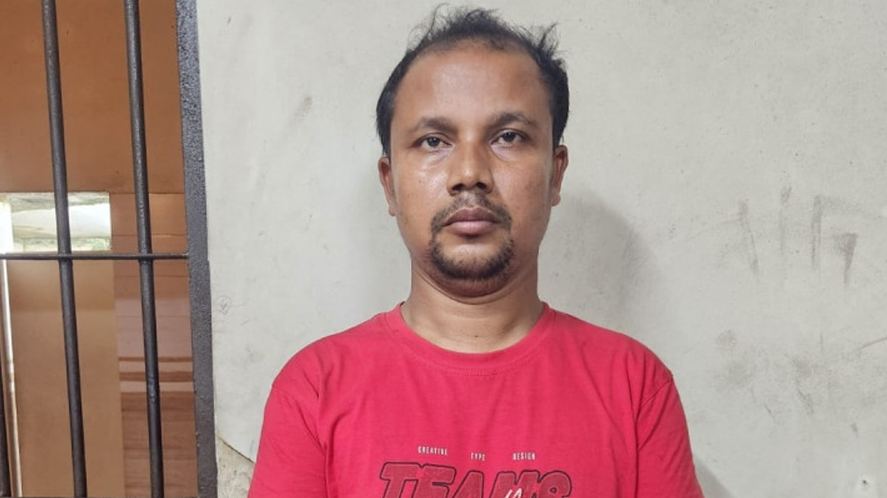 বিশাল রামমূর্তি নির্মাণে আলোচিত গাইবান্ধার হরিদাস ১০ কোটি টাকার হুন্ডি মামলায় গ্রেপ্তার