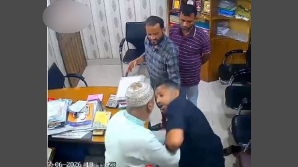 বরিশালে আবাসন ব্যবসায়ীকে নির্যাতন করে চেকে সই নেওয়ার অভিযোগ