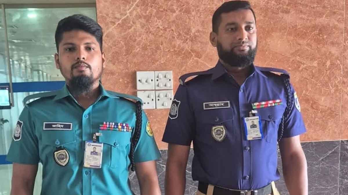 নতুন পোশাকে মাঠপর্যায়ে নতুনরূপে পুলিশ: প্রথম দিনেই গাঢ় নীল ও হালকা জলপাই ইউনিফর্মে দেখা গেল শীর্ষ কর্মকর্তাদের