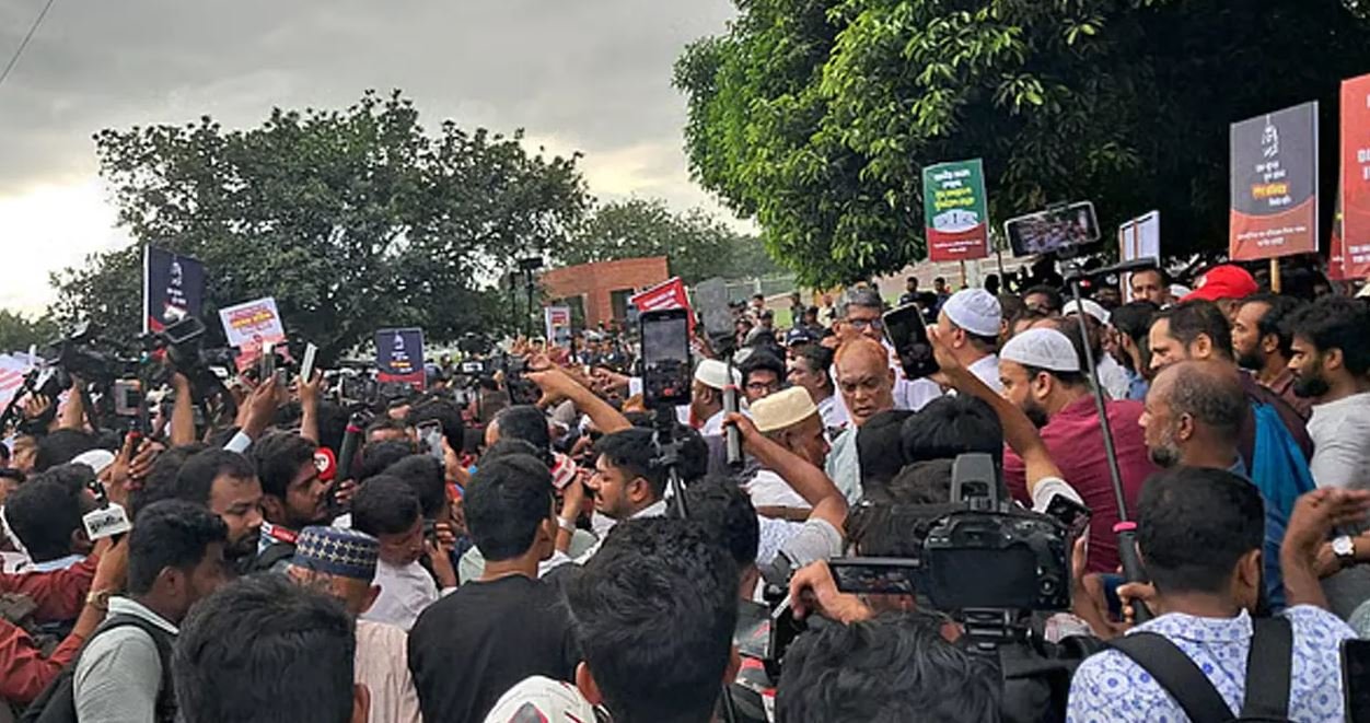 গুম প্রতিরোধ আইন প্রণয়ন ও ভুক্তভোগীদের রাষ্ট্রীয় মর্যাদার দাবিতে সংসদ অভিমুখে জামায়াত জোটের পদযাত্রা