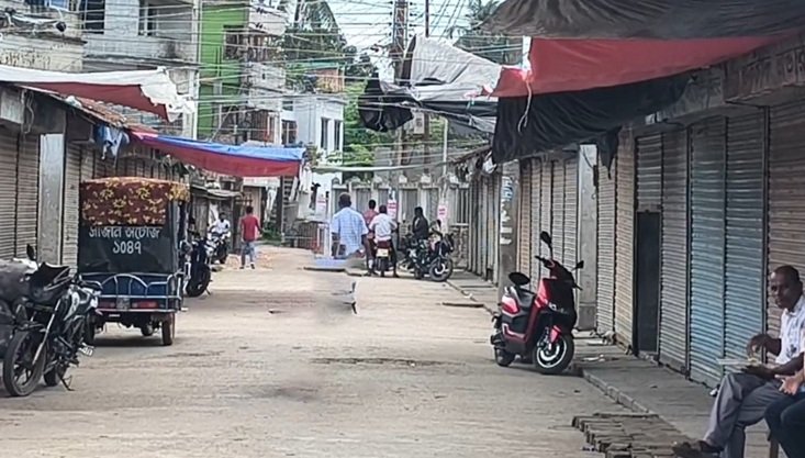 মেহেরপুরে অতিরিক্ত খাজনা আদায়ের প্রতিবাদে তহবাজার বন্ধ, ভোগান্তিতে ক্রেতারা