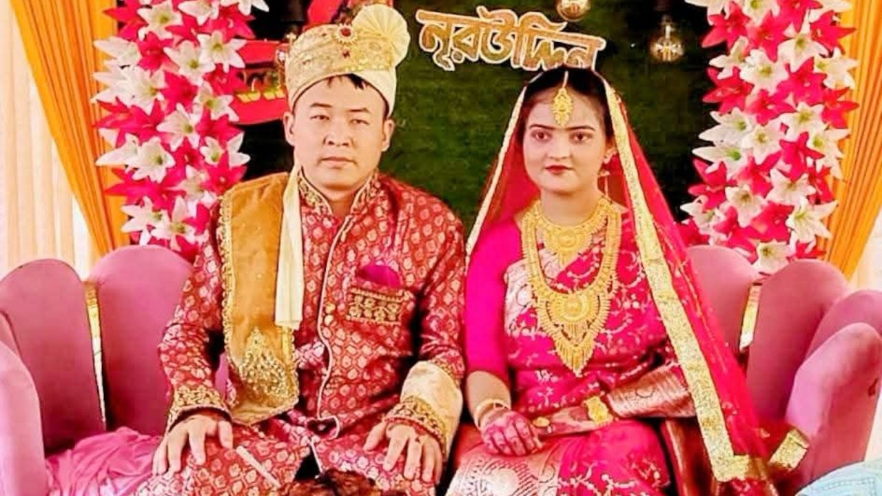 ফেসবুকের প্রেমে সুদূর চীন থেকে নেত্রকোনায় ছুটে এলেন যুবক, ধর্ম বদলে কলেজছাত্রীকে বিয়ে