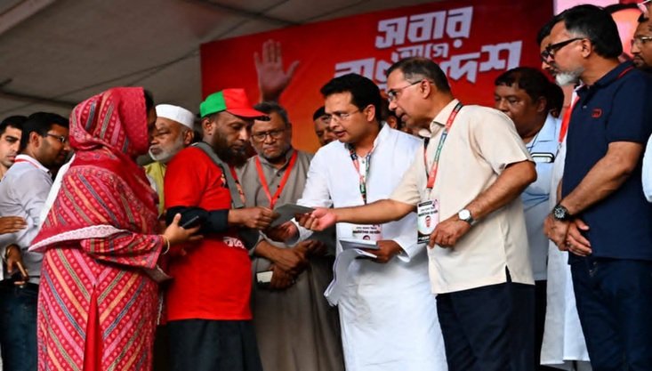 বেগম খালেদা জিয়ার জন্মবার্ষিকীতে দরিদ্র অসহায়দের মাঝে আর্থিক সহায়তা প্রদান