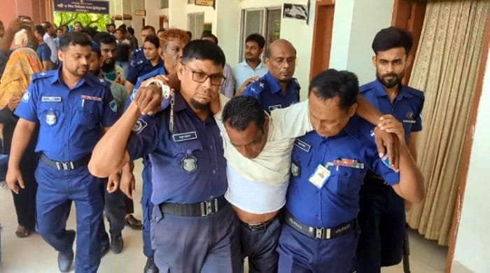 রায় শুনে আদালত প্রাঙ্গণে জ্ঞান হারালেন ধর্ষণ মামলার যাবজ্জীবন সাজাপ্রাপ্ত আসামি