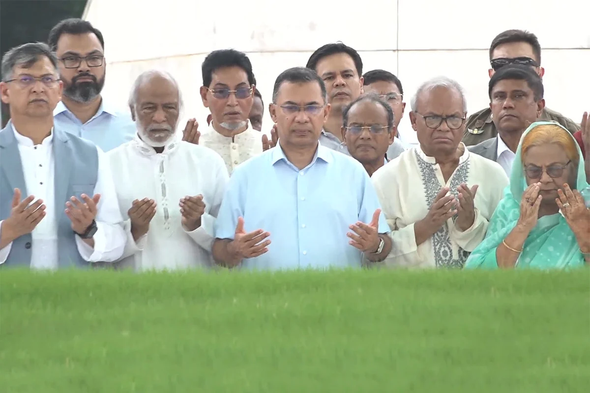 বিএনপির ৪৮তম প্রতিষ্ঠাবার্ষিকীতে স্মৃতিচারণ: জিয়া ও খালেদার কবরে প্রধানমন্ত্রী তারেক রহমানের বিনম্র শ্রদ্ধা