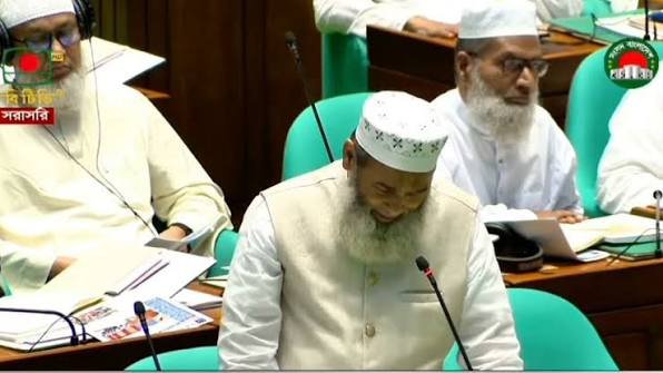 সংসদে রাষ্ট্রীয়ভাবে নামাজ-জাকাত চালুর দাবি, প্রধানমন্ত্রীসহ সবাইকে জামাতে অংশ নেওয়ার আহ্বান জামায়াত এমপির