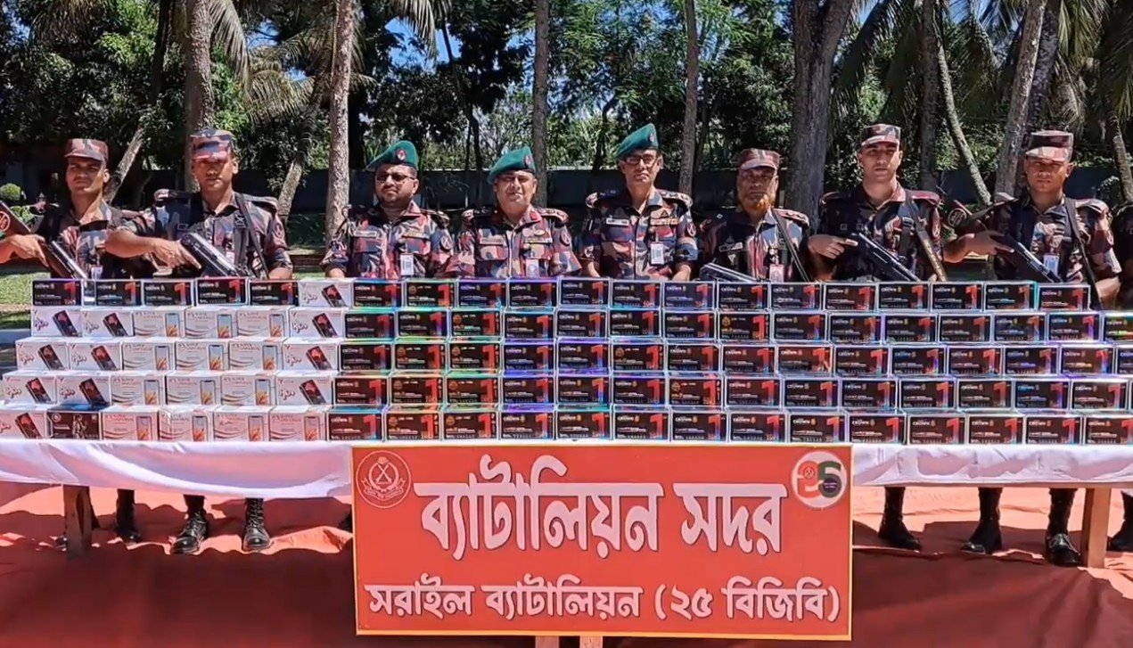 ব্রাহ্মণবাড়িয়ায় ৪ কোটি টাকার ভারতীয় মোবাইল ডিসপ্লে জব্দ করে ২৫ বিজিবি