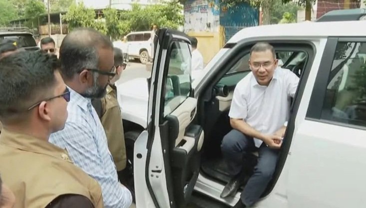 সাড়ে চার ঘণ্টায় রাজধানীর ১৩ স্পট পরিদর্শন প্রধানমন্ত্রীর