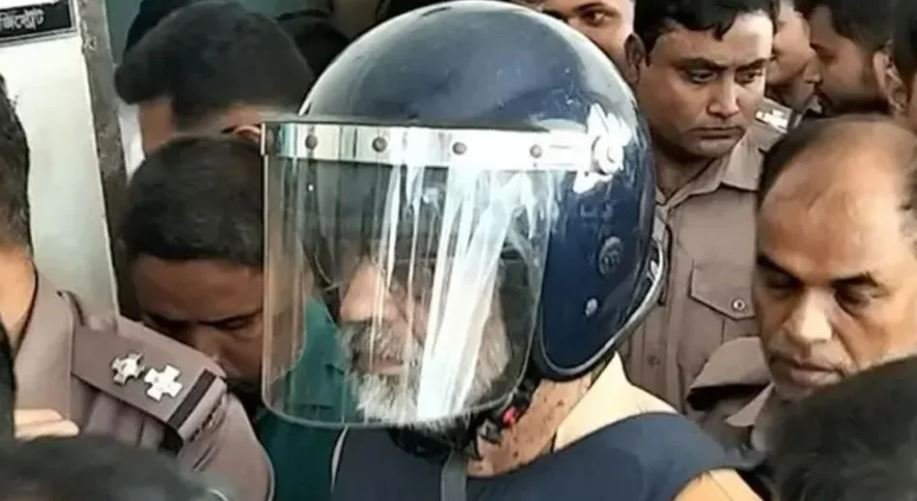 শাহজালাল বিমানবন্দরে বিশৃঙ্খলা ও কর্মকর্তা লাঞ্ছিতের মামলা: জামায়াত নেতা আখতারুজ্জামান কারাগারে, আদালতকক্ষে হট্টগোল