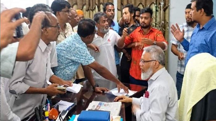 রামেবি উপাচার্যকে বলপূর্বক পদত্যাগে বাধ্য করার ঘটনায় বিএনপি নেতা আটক