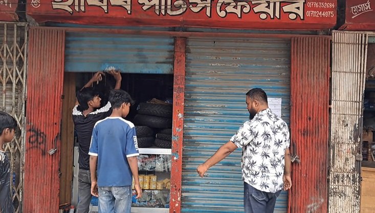 হাইকোর্টের আদেশে ৯ দিন পর খুলল ব্রাহ্মণবাড়িয়া স্টেডিয়াম মার্কেটের ৩৭টি দোকান